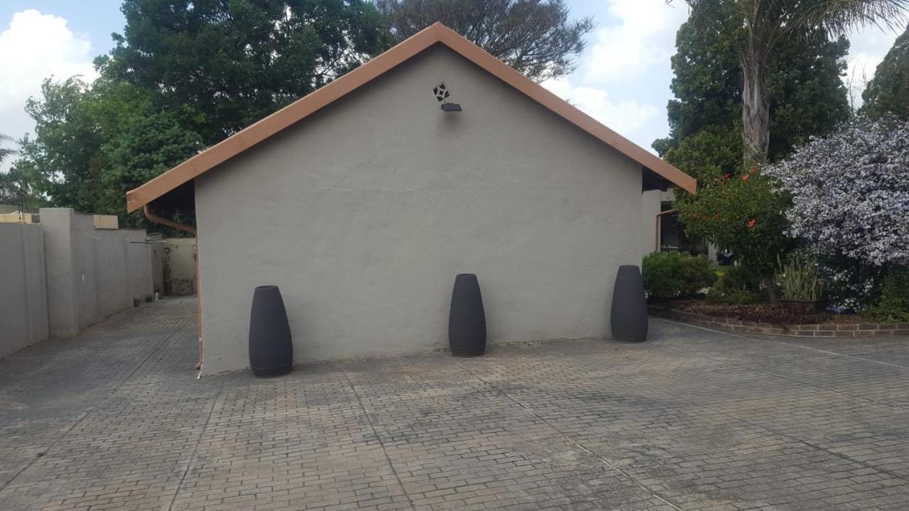 Self-Catering 1Bedr Cottage In Sandton With Free Wifi Johannesburg Exterior foto